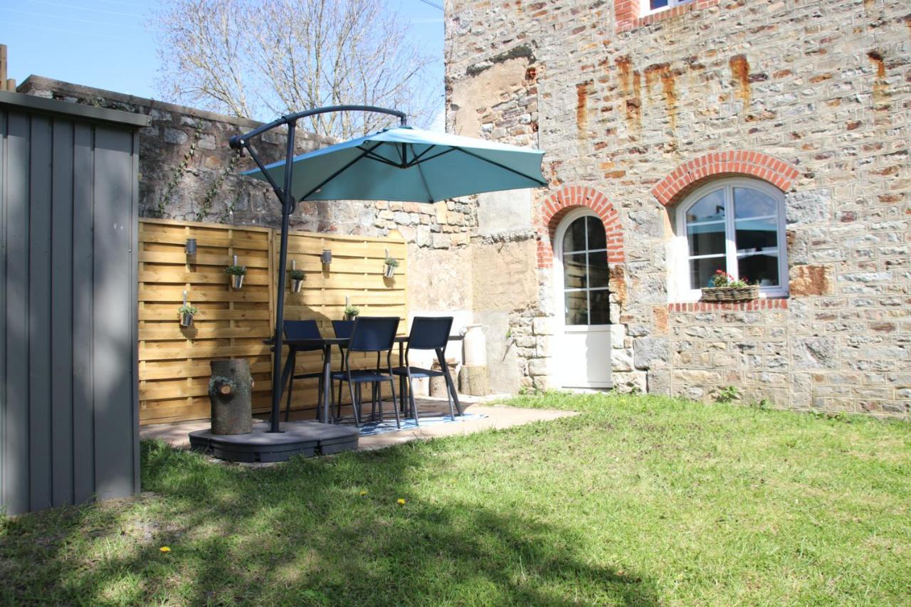 Le Vieil Home, au pied de la cité médiévale La Haute-Chapelle Exterior foto